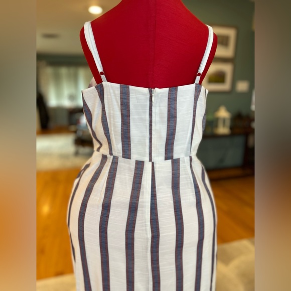 NWT Banana Republic Factory summer dress, tie front, v-neck, size 8 - Picture 8 of 17